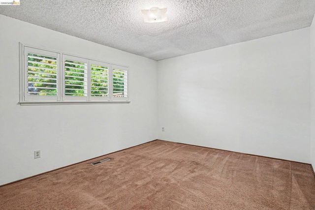 325 Hillsdale Dr, Pittsburg, CA 94565