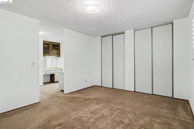 325 Hillsdale Dr, Pittsburg, CA 94565