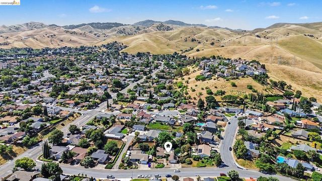 325 Hillsdale Dr, Pittsburg, CA 94565