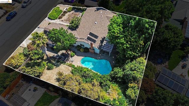 325 Hillsdale Dr, Pittsburg, CA 94565