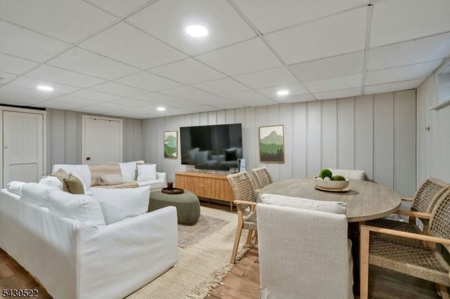 240 Gordon Ave, Totowa Boro, NJ 07512