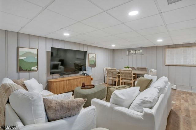 240 Gordon Ave, Totowa Boro, NJ 07512