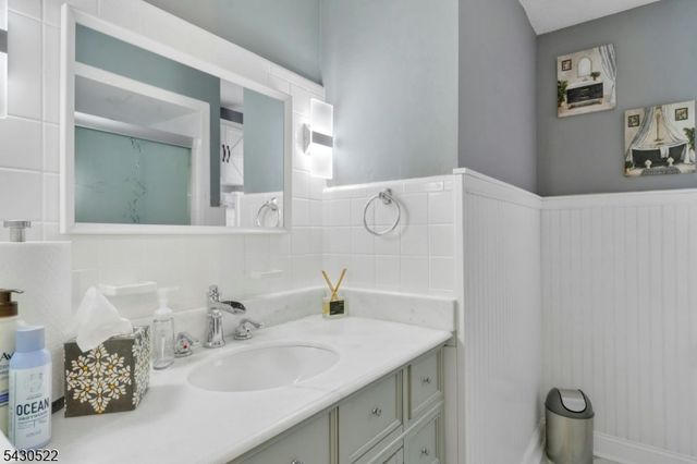 240 Gordon Ave, Totowa Boro, NJ 07512