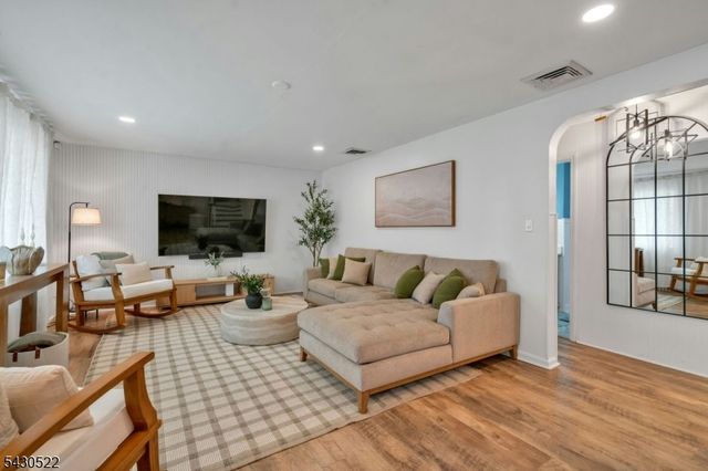 240 Gordon Ave, Totowa Boro, NJ 07512