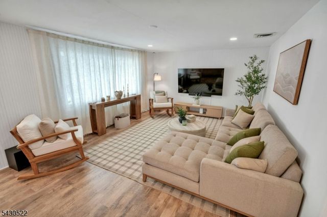 240 Gordon Ave, Totowa Boro, NJ 07512