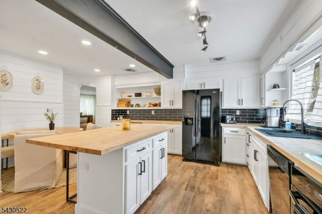 240 Gordon Ave, Totowa Boro, NJ 07512