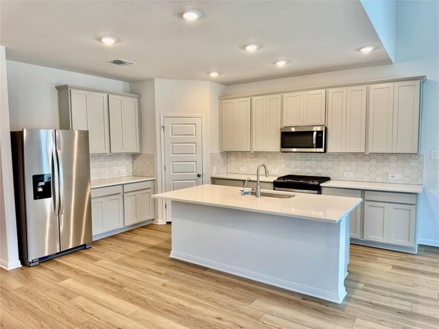 206 Coopers Hawk Crest, Cedar Creek, TX 78612