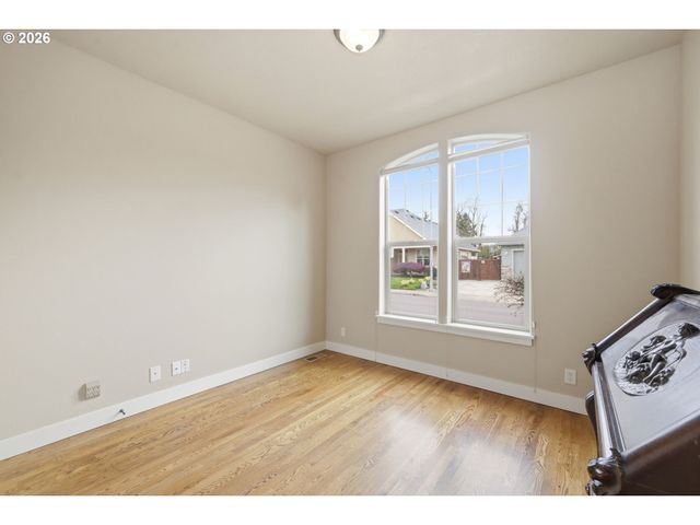 1264 S 41ST Pl, Springfield, OR 97478