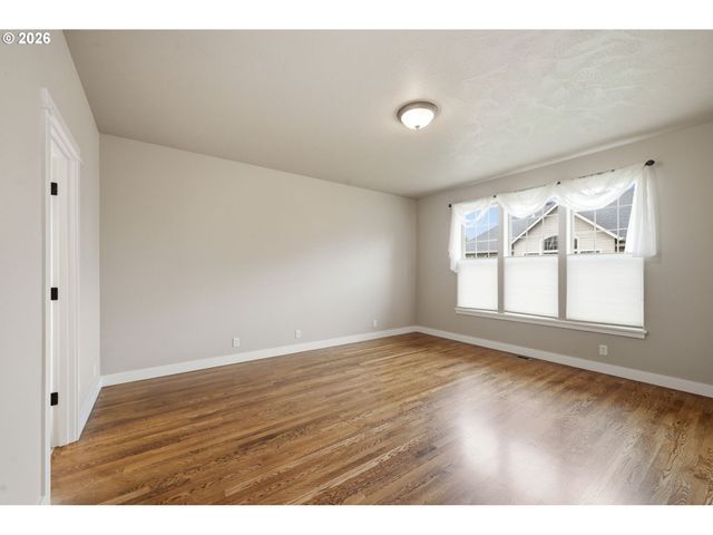 1264 S 41ST Pl, Springfield, OR 97478