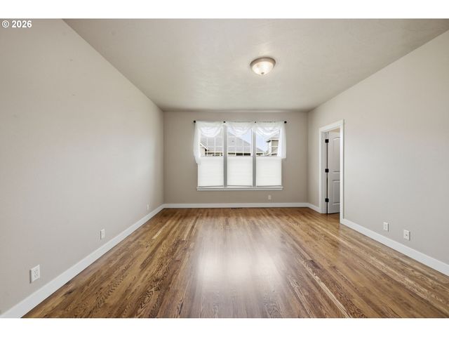 1264 S 41ST Pl, Springfield, OR 97478