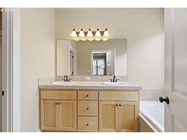 1264 S 41ST Pl, Springfield, OR 97478