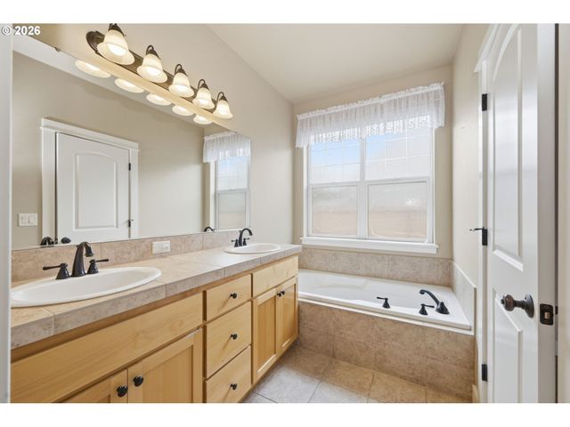 1264 S 41ST Pl, Springfield, OR 97478