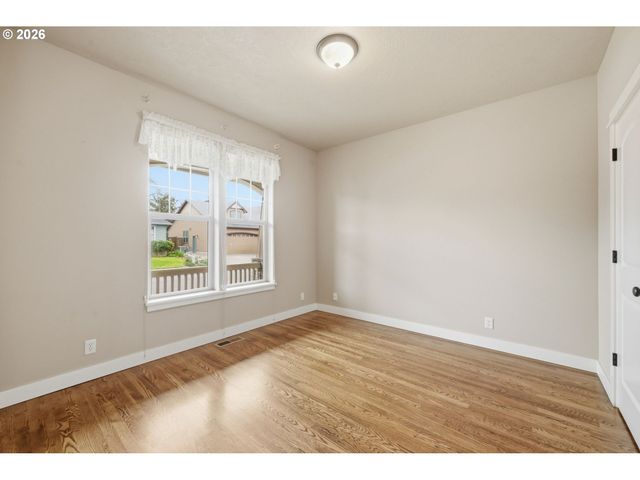 1264 S 41ST Pl, Springfield, OR 97478