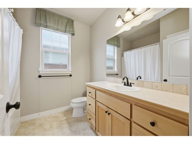 1264 S 41ST Pl, Springfield, OR 97478