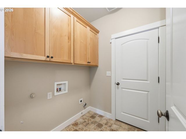 1264 S 41ST Pl, Springfield, OR 97478