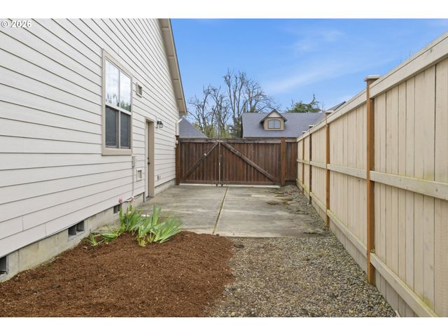 1264 S 41ST Pl, Springfield, OR 97478