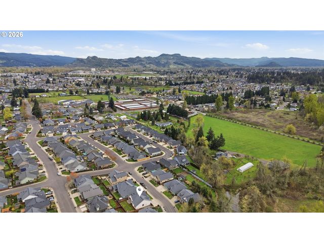 1264 S 41ST Pl, Springfield, OR 97478