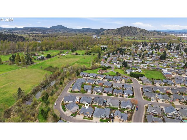 1264 S 41ST Pl, Springfield, OR 97478