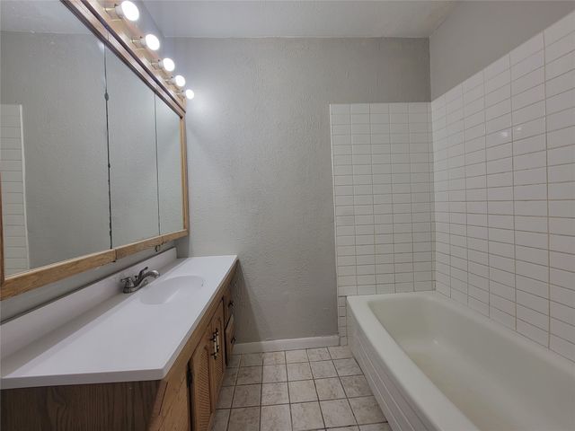 829 E Mustang Street, Crowley, TX 76036