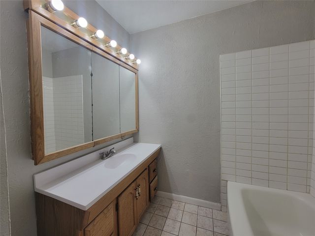 829 E Mustang Street, Crowley, TX 76036