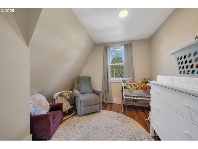 2410 3RD St, Tillamook, OR 97141