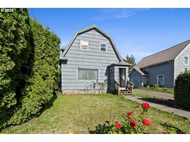 2410 3RD St, Tillamook, OR 97141