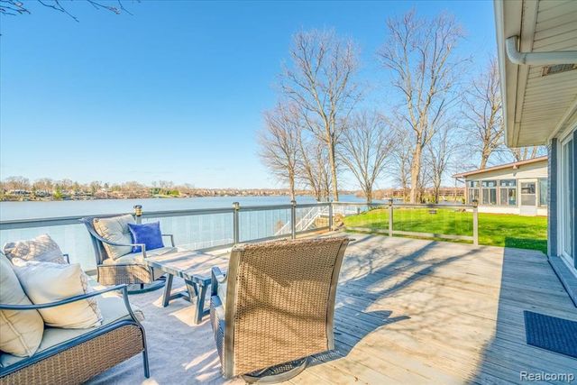 47969 Merle Court, Belleville, MI 48111