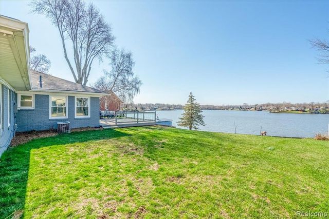 47969 Merle Court, Belleville, MI 48111
