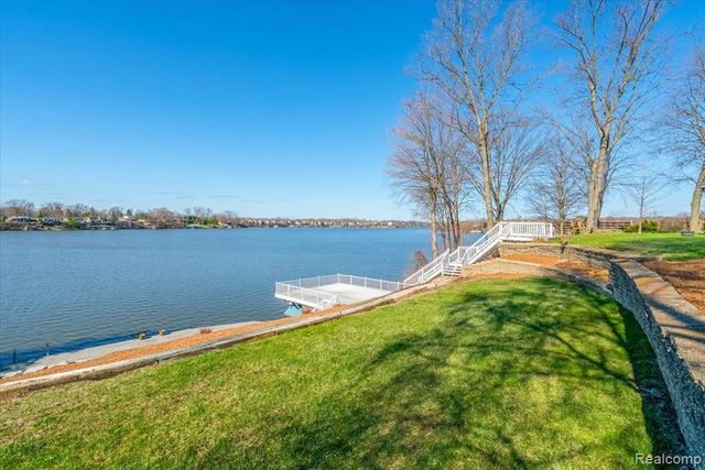 47969 Merle Court, Belleville, MI 48111