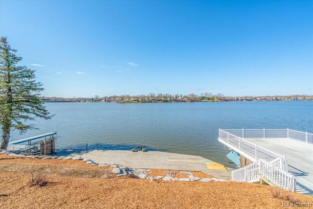 47969 Merle Court, Belleville, MI 48111