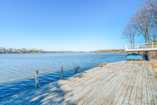 47969 Merle Court, Belleville, MI 48111