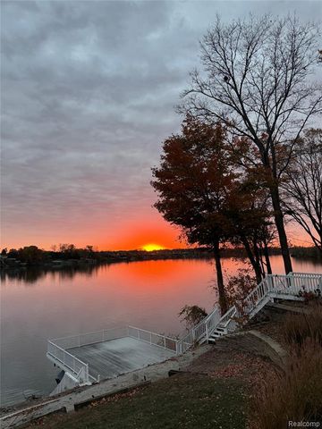 47969 Merle Court, Belleville, MI 48111