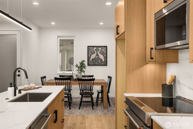 916 C 15th Avenue, Seattle, WA 98122