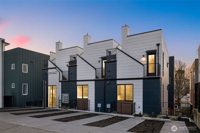 916 C 15th Avenue, Seattle, WA 98122