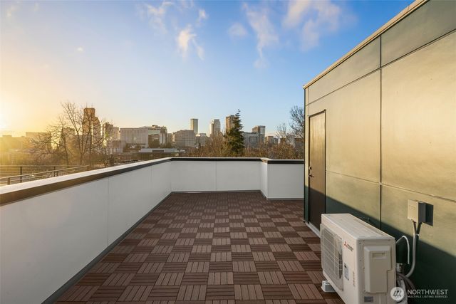 916 C 15th Avenue, Seattle, WA 98122