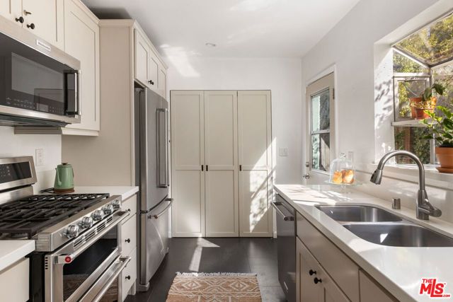 3117 Berkeley Avenue, Los Angeles, CA 90026