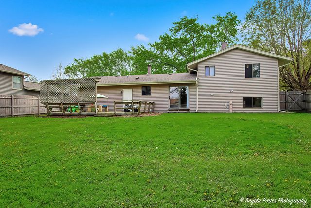 213 Windridge Drive, Mchenry, IL 60050