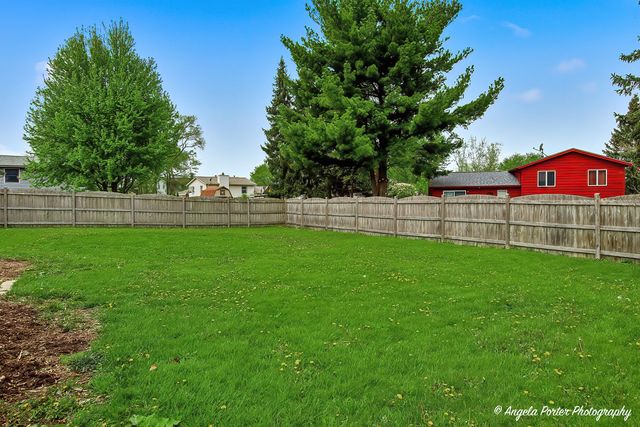 213 Windridge Drive, Mchenry, IL 60050