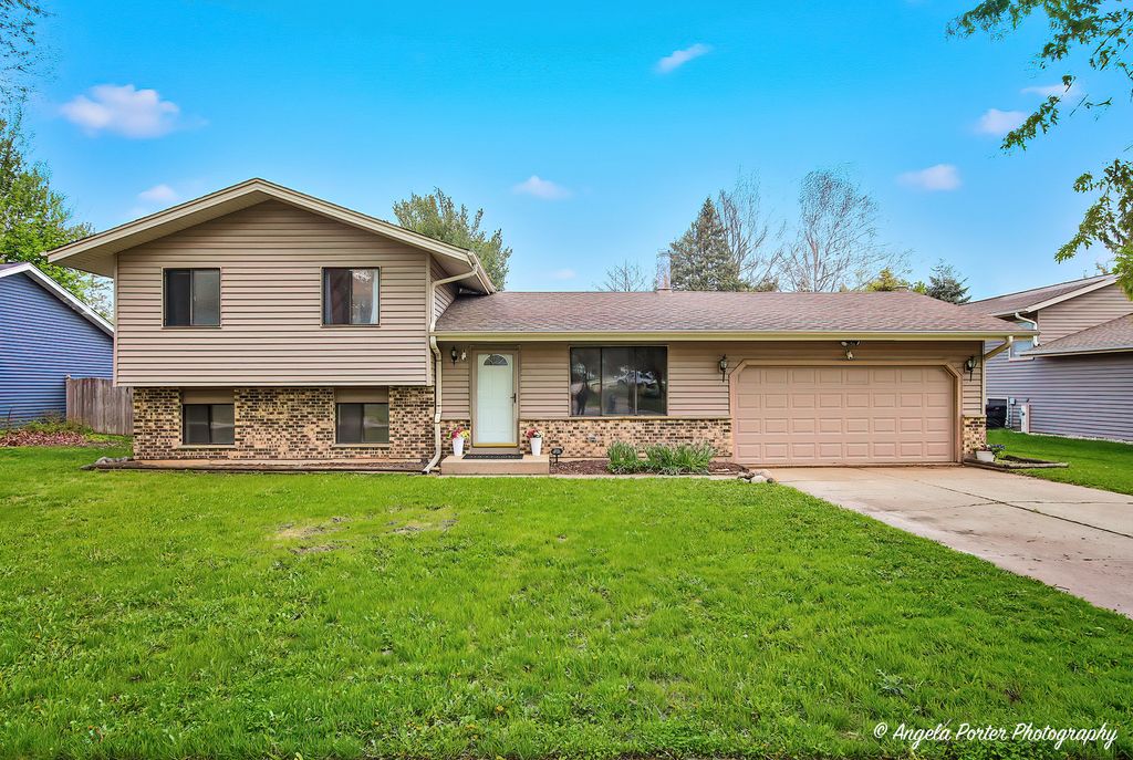 213 Windridge Drive, Mchenry, IL 60050