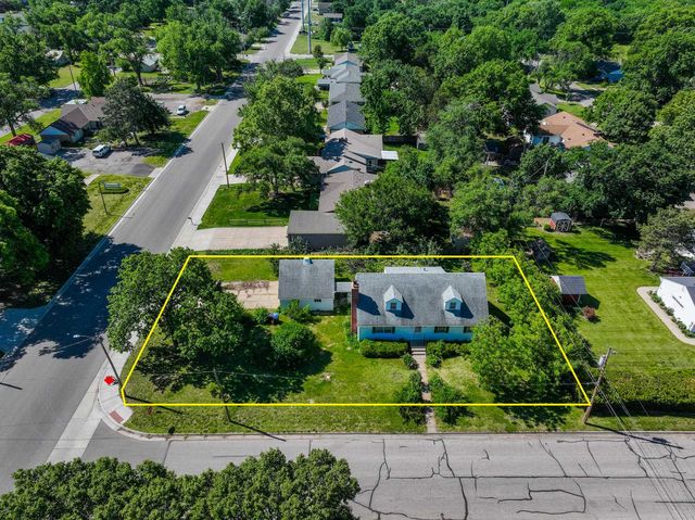 1305 W Park Ave, El Dorado, KS 67042