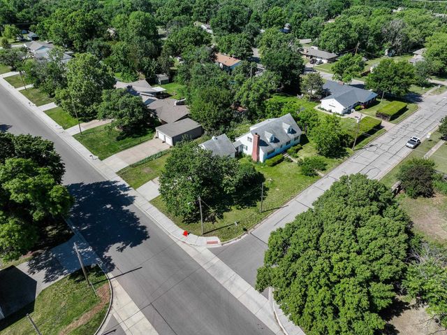 1305 W Park Ave, El Dorado, KS 67042
