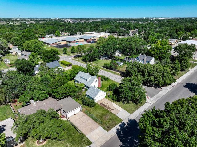 1305 W Park Ave, El Dorado, KS 67042