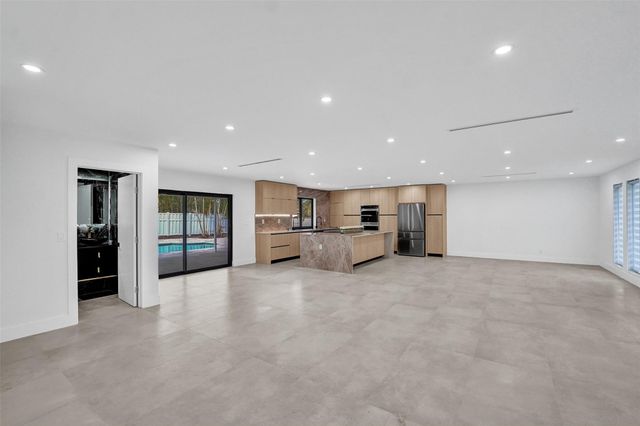 4920 Sarazen Drive, Hollywood, FL 33021