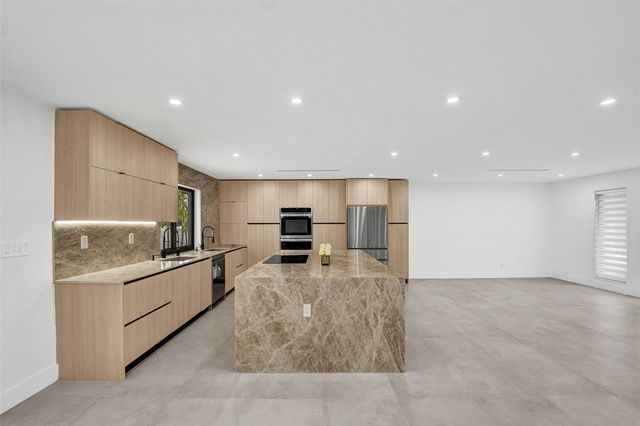 4920 Sarazen Drive, Hollywood, FL 33021