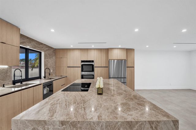 4920 Sarazen Drive, Hollywood, FL 33021