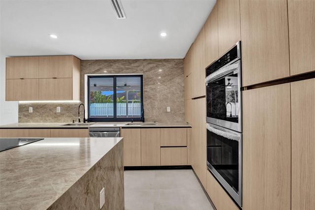 4920 Sarazen Drive, Hollywood, FL 33021