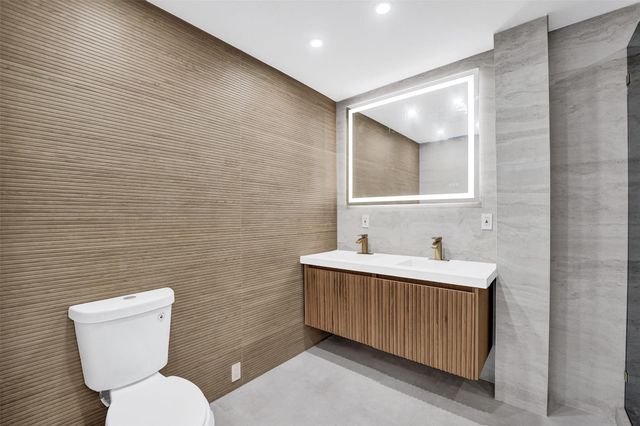 4920 Sarazen Drive, Hollywood, FL 33021