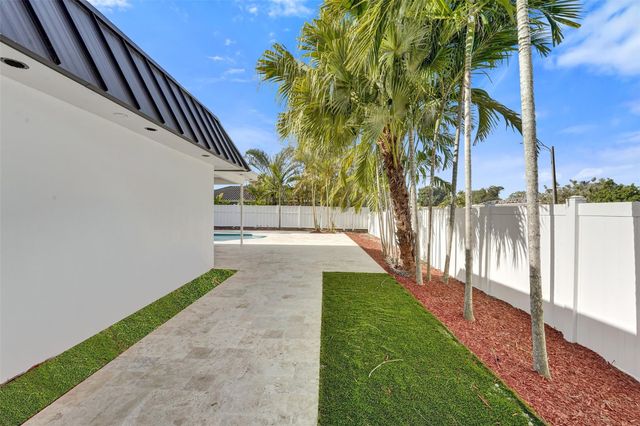 4920 Sarazen Drive, Hollywood, FL 33021