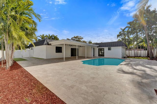 4920 Sarazen Drive, Hollywood, FL 33021