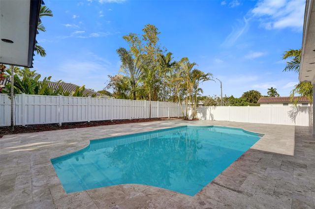 4920 Sarazen Drive, Hollywood, FL 33021